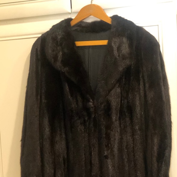 Luxurious full length female ranch mink coat - Picture 1 of 3